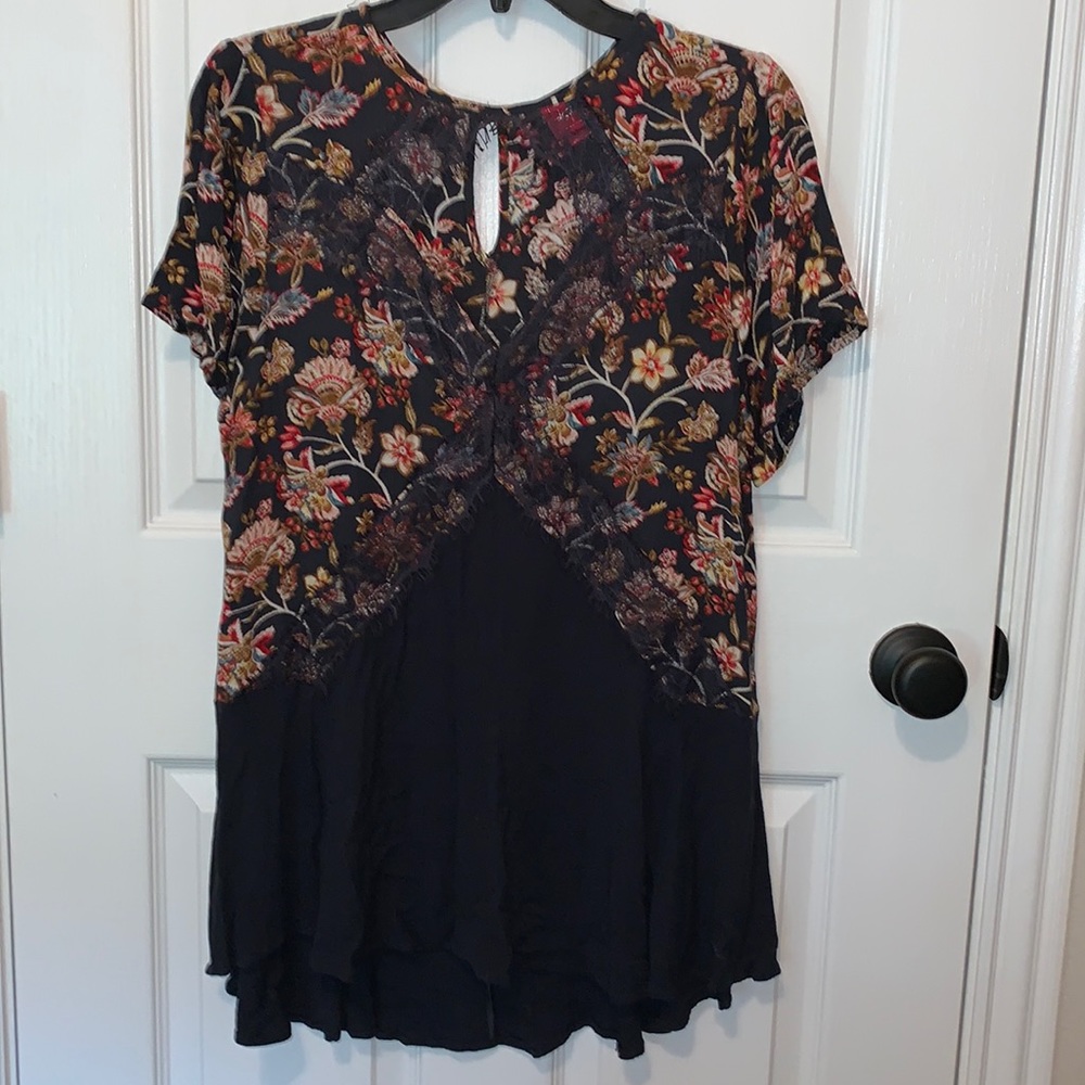 Daytrip Black Floral Lace-Trim Short Sleeve Blouse